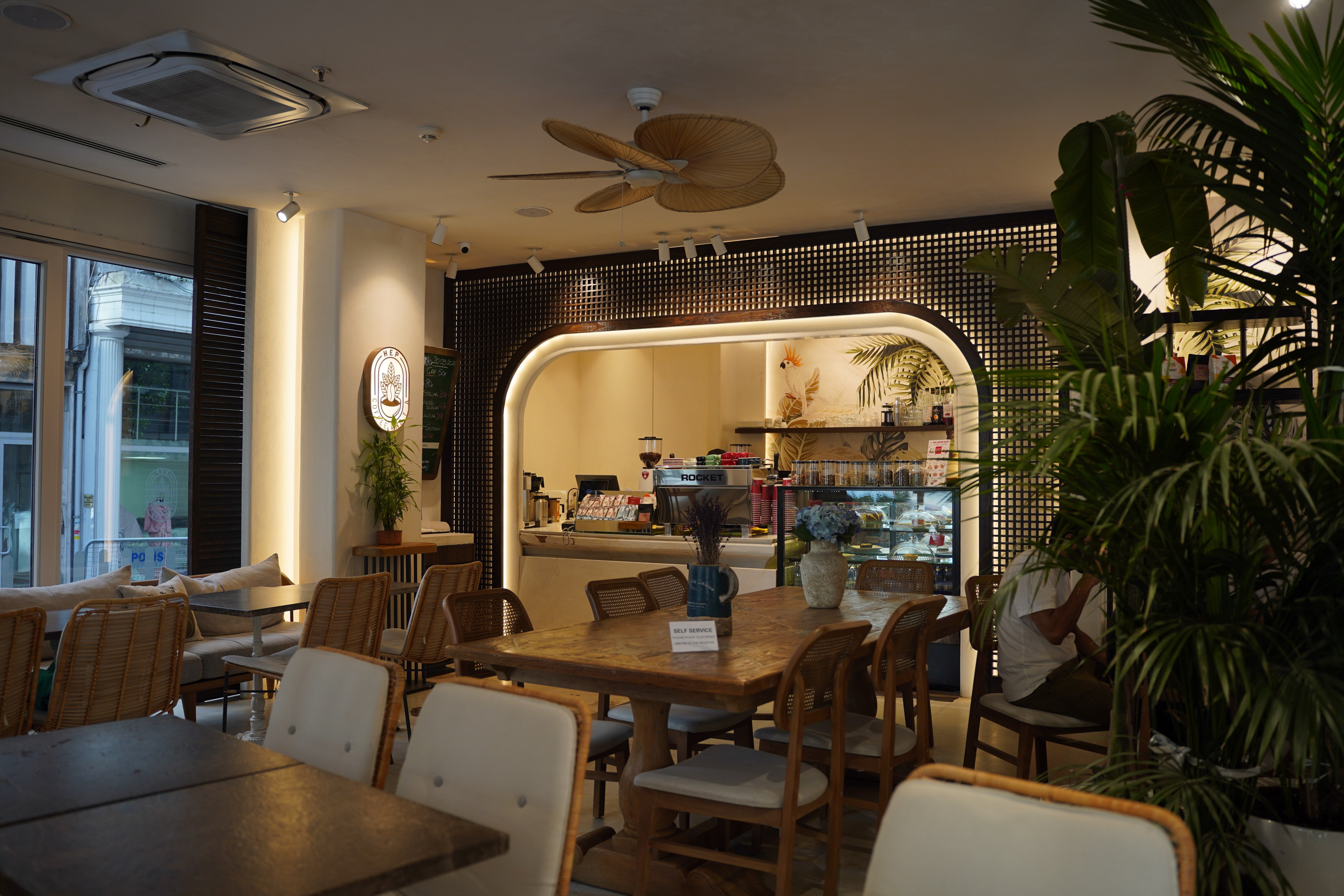 cafe-horizantal-2